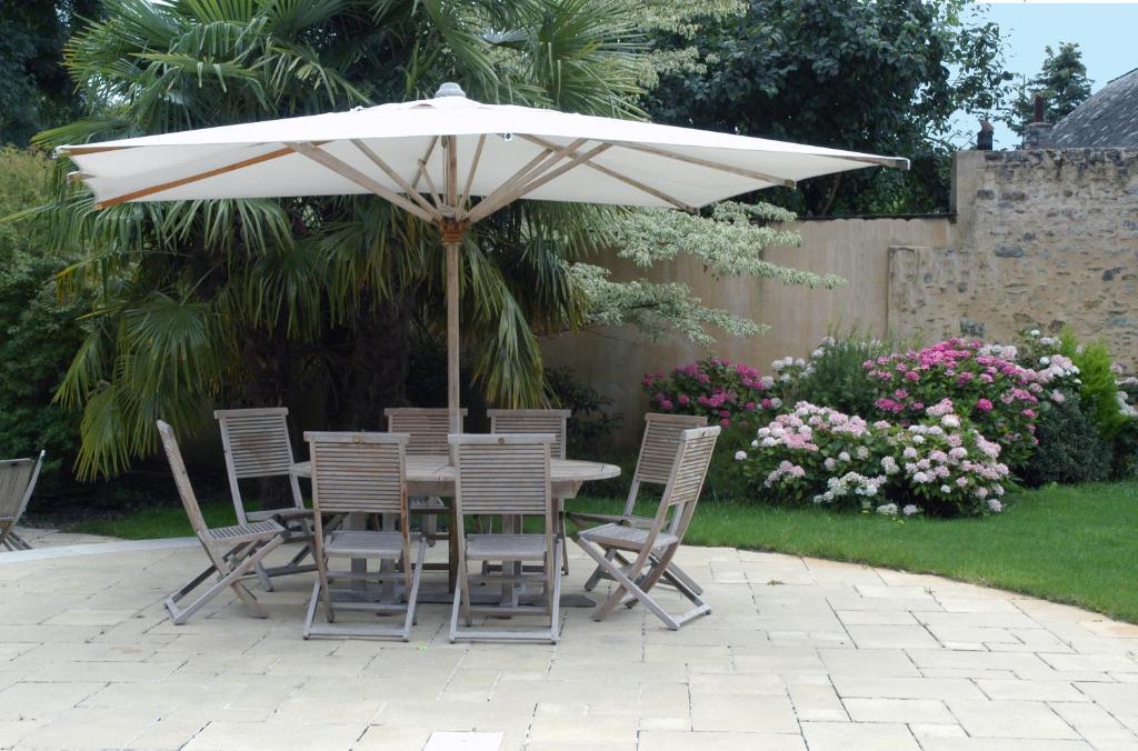 La Demeure De L'Ile Bed & Breakfast Craon  Exterior photo
